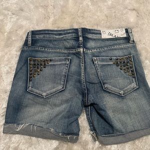 WOMAN’S BLANK NYC STUDDED JEAN SHORTS SZ 26 98%COTTON 2% SPANDEX
